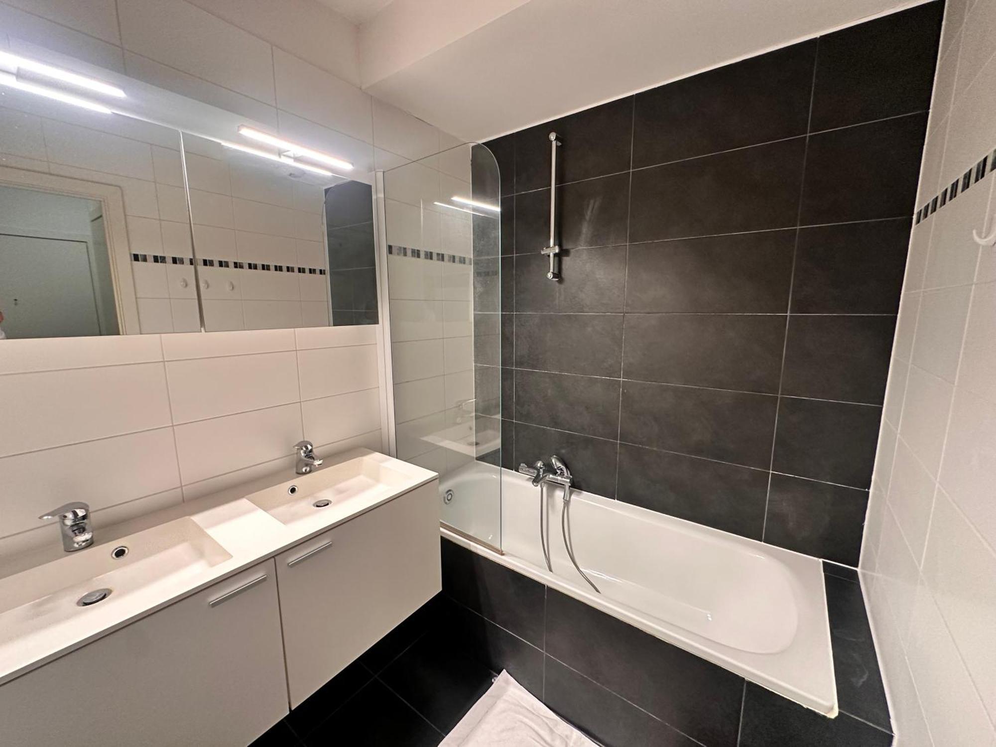 Cosy 2 Bedroom Apartment In City Center بروكسل المظهر الخارجي الصورة